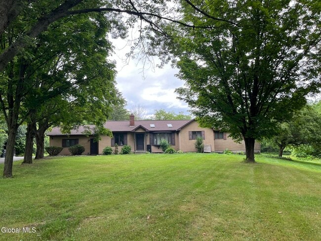Building Photo - 656 Sacandaga Rd