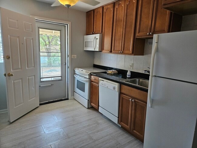 Foto del edificio - 1415 Homestead Rd