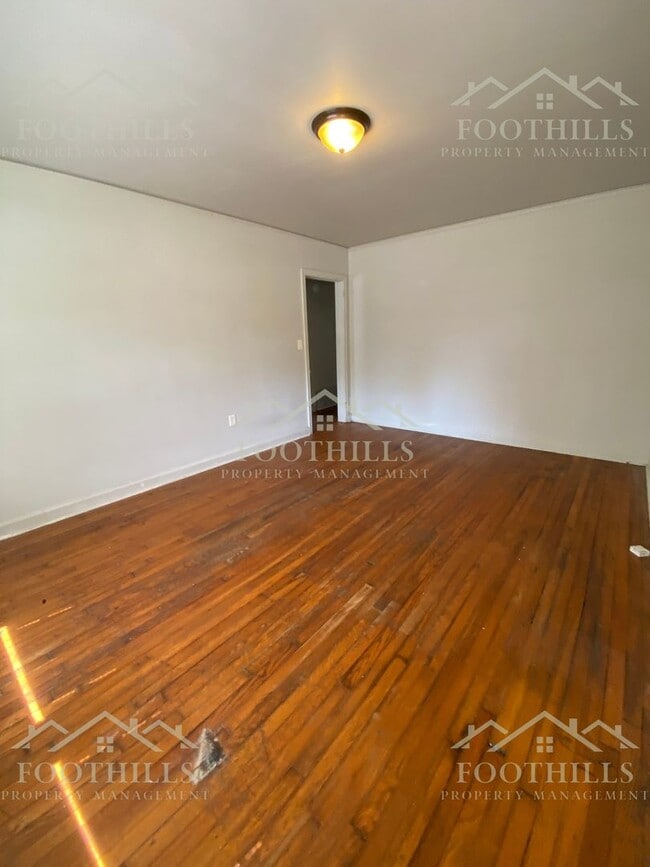 Building Photo - 326 W Fredericks St