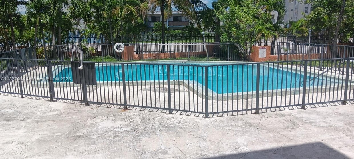 Foto principal - 6780 W 2nd Ct