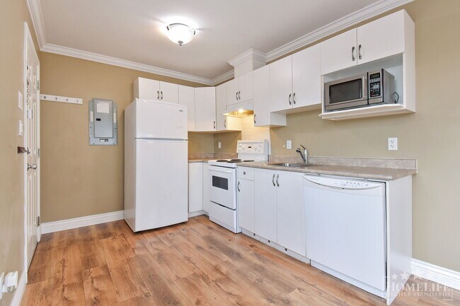 Photo du bâtiment - Cozy Clayton Coach Home for Rent - 1 Bed, 1 Bath with private parking!