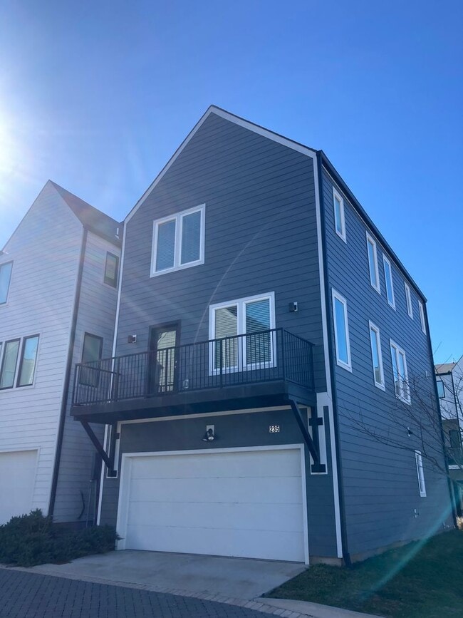 Photo - 3 bedroom, 3.5 bath, Spacious & Open Floor... House