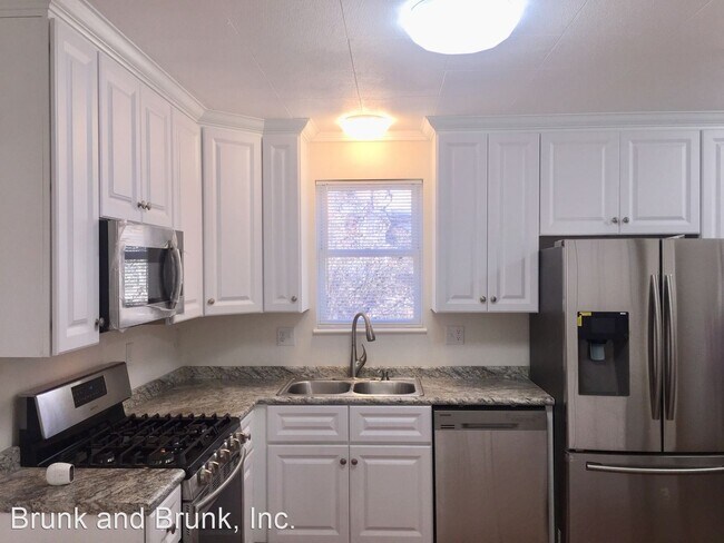 Building Photo - 2 br, 1 bath House - 526 W. Dale Street