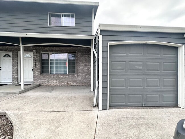 Building Photo - Lovely Duplex 2 Bed 2 Bath in Gresham, OR!