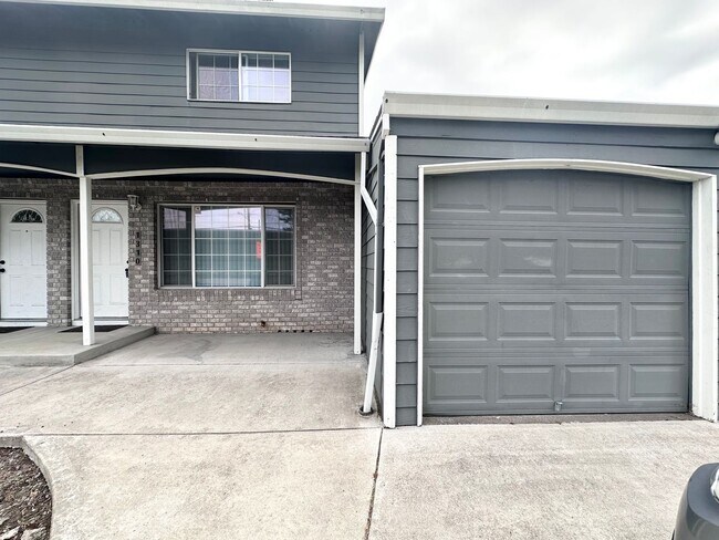 Foto del edificio - Lovely Duplex 2 Bed 2 Bath in Gresham, OR!