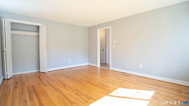 Foto del edificio - 24 Coburn Cir