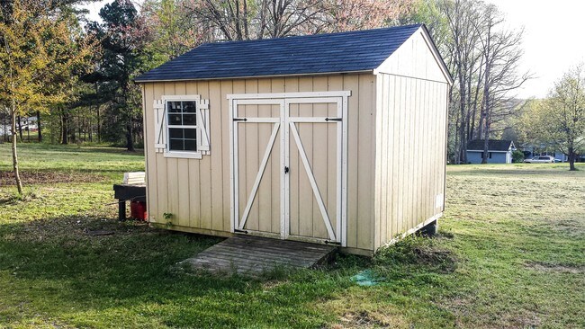 Building Photo - 607 Truslow Rd