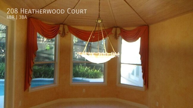 Foto del edificio - 208 Heatherwood Ct