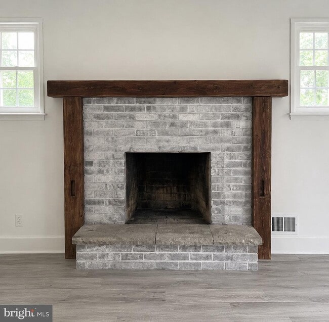 Building Photo - 471 N Elmwood Rd