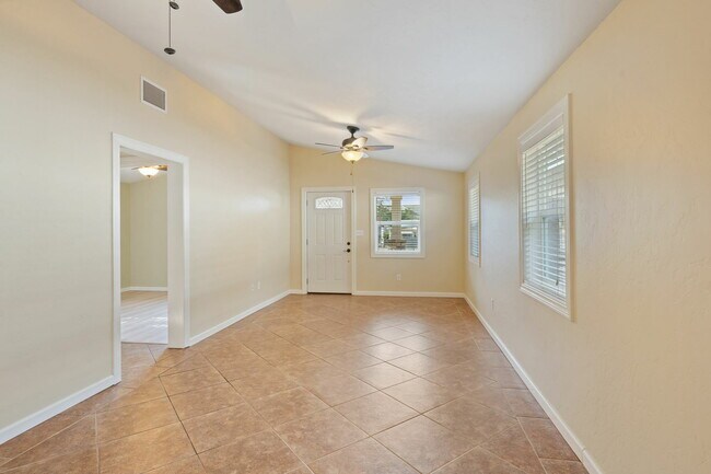 Foto del edificio - 824 Prince Ave