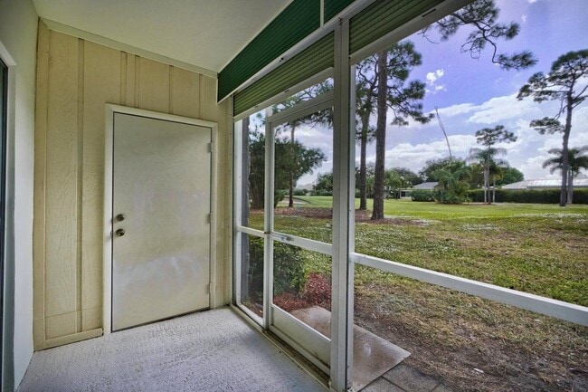 Building Photo - 18081 SE Country Club Dr