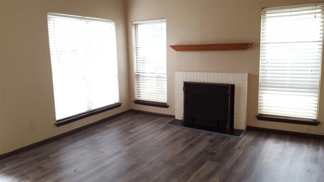 Building Photo - 822 Cardinal Creek Blvd