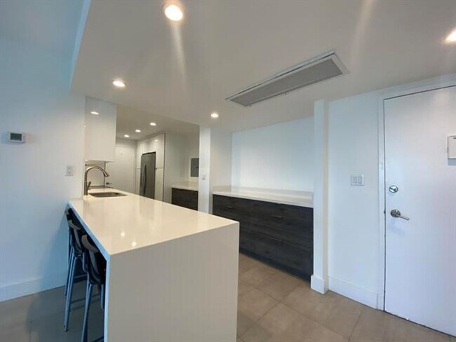 Foto del edificio - 5401 Collins Ave
