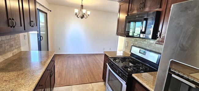 Foto del edificio - 2349 S Bentley Ave