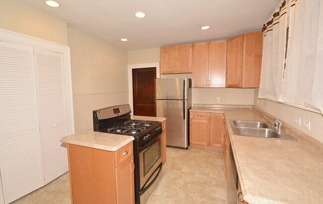 Foto del edificio - 4905 Broadway St