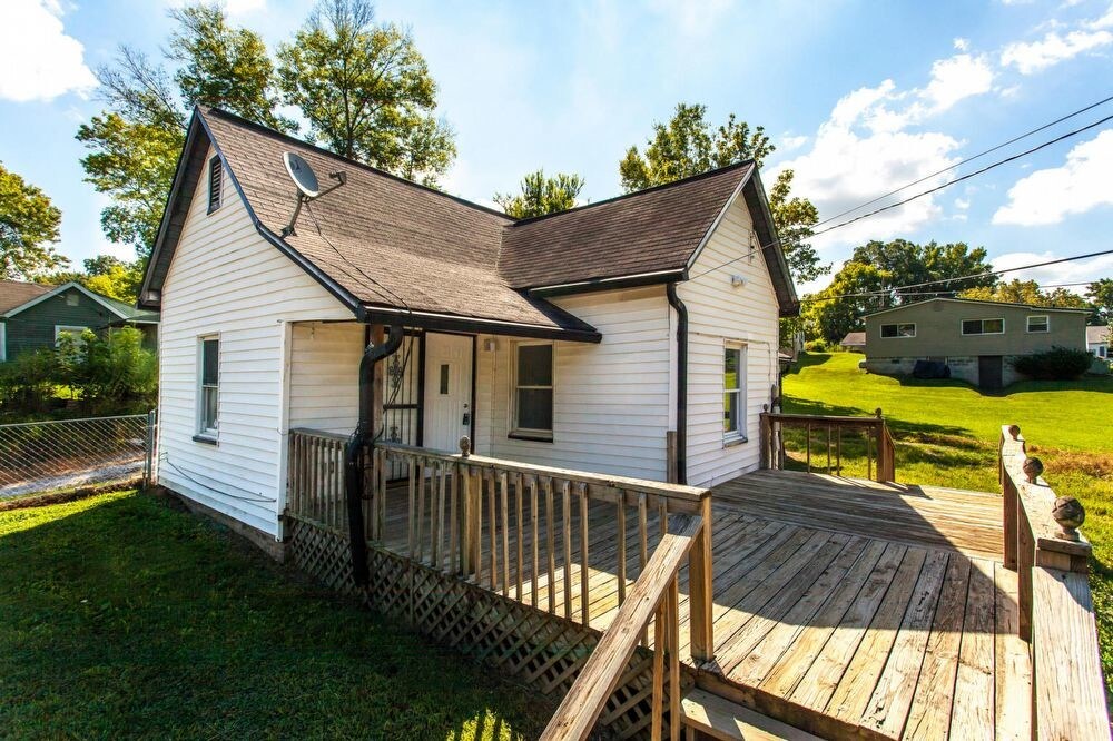 Primary Photo - 2324 Adair Avenue
