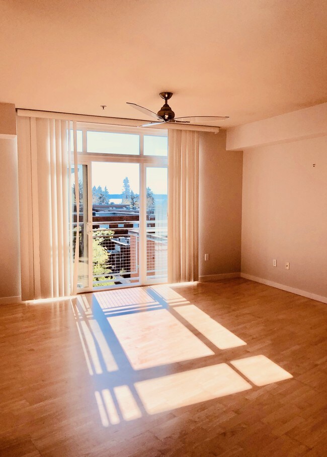 Spacious living room with natural light - 170 Harbor Square Loop NE