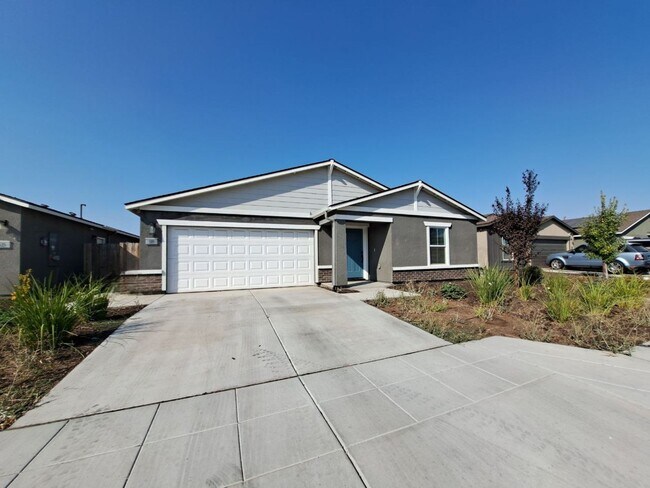 Foto del edificio - Beautiful 4 Bedroom Home in Madera, Ca!