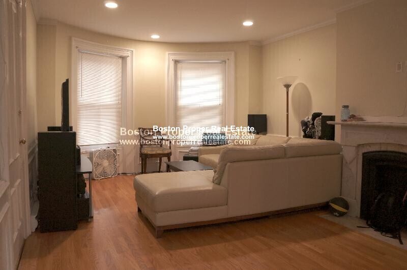 Primary Photo - 415 Massachusetts Ave