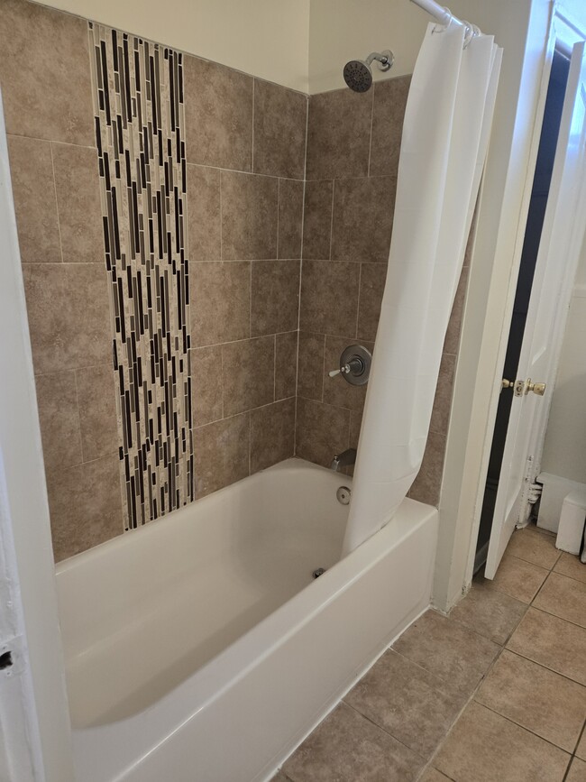 Photo - 1752 Georges Ln House