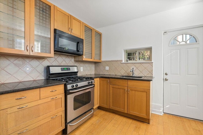 Photo - 933 N 30th St Townhome
