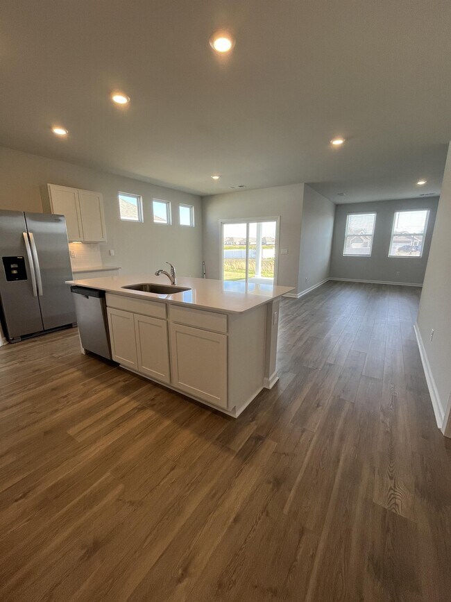 Foto del edificio - 6127 Japonica Ln
