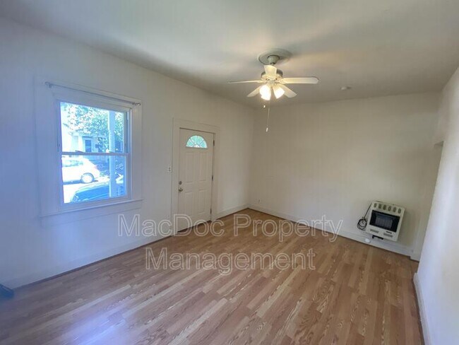 Building Photo - 806 Weedon Street - C