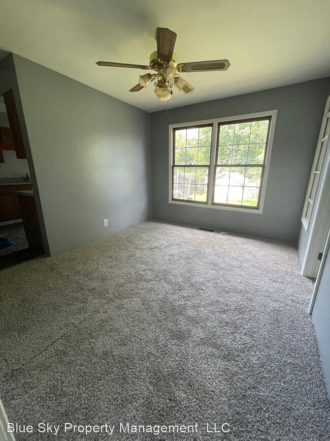 Foto del edificio - 1 br, 1 bath House - 620 W. 10th St.