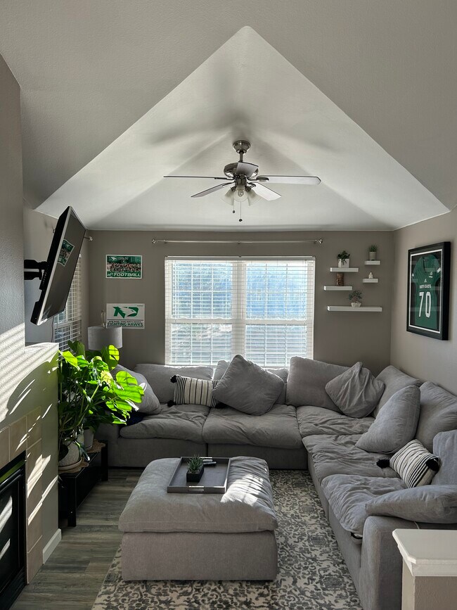 Living room - 12770 Ironstone Way