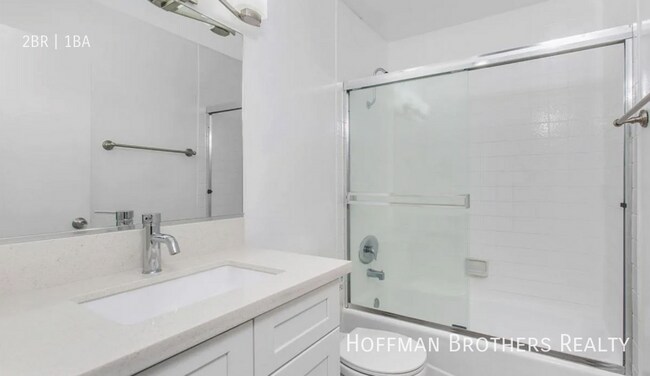 Foto del edificio - 7705 Hampton Ave
