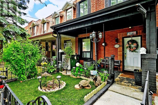Photo du bâtiment - 125-125 Lansdowne Ave