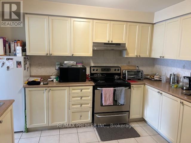 Photo du bâtiment - 111 Crystalview Crescent