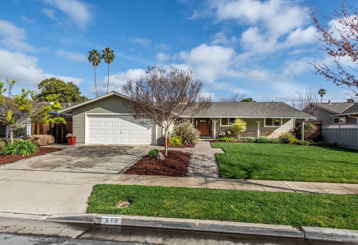 Foto principal - 817 Revere Dr