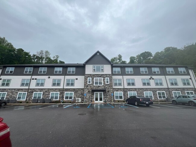 Building Photo - 350 Elk Village Dr