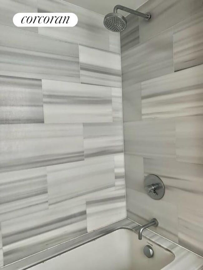 Foto del edificio - 225 Rector Pl