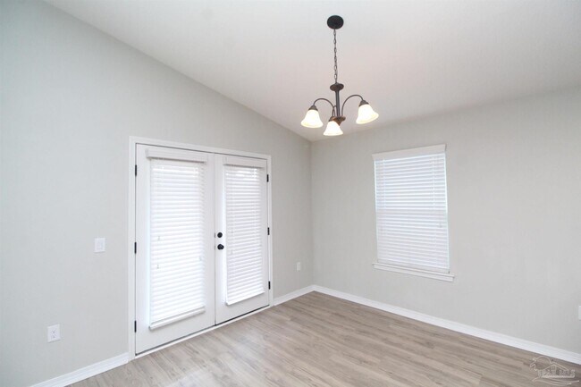 Building Photo - 5605 Peach Dr