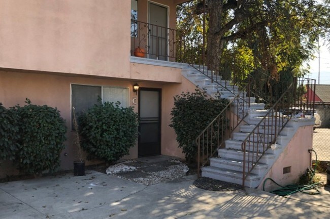 Enterance - 410 W Alameda Ave