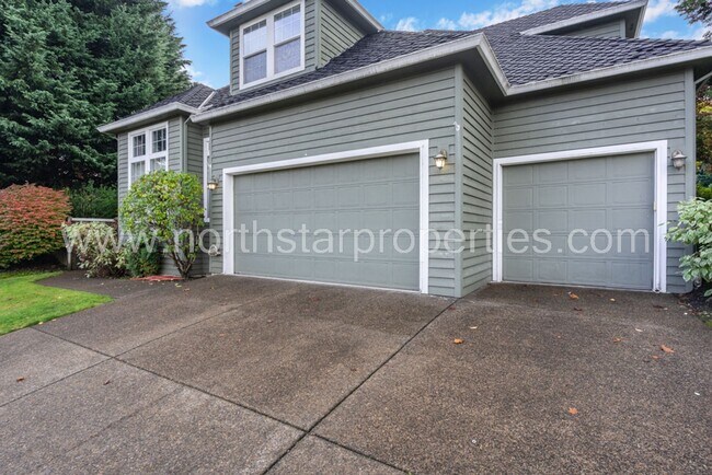 Foto del edificio - Spacious Elegance in Lake Oswego