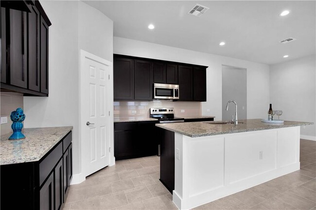 Foto del edificio - 9708 Evening Canopy Dr