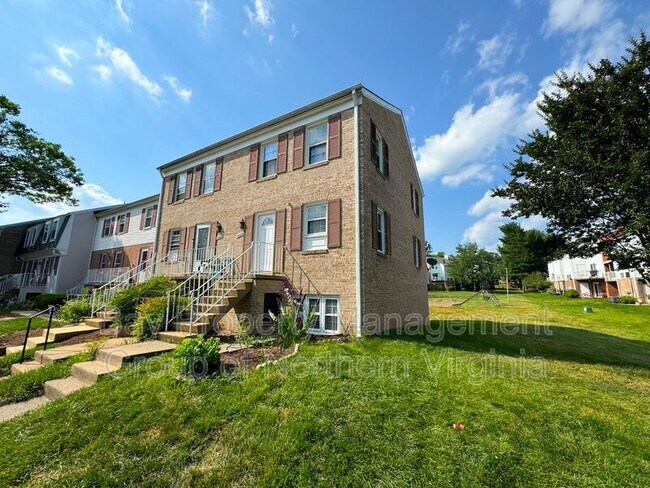 Building Photo - 14464 Golden Oak Rd