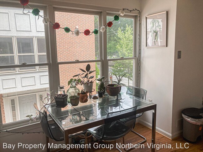 Building Photo - 2 br, 2 bath House - 1100 QUINCY ST, N. #A