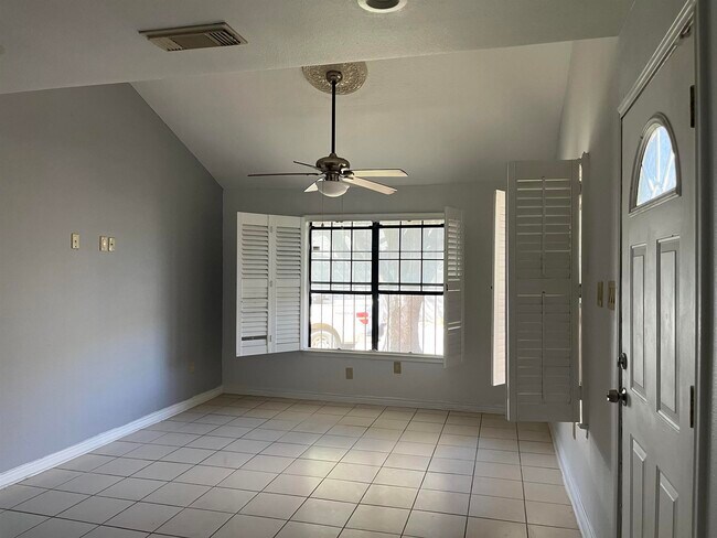 Foto del edificio - 715 Northcreek Dr