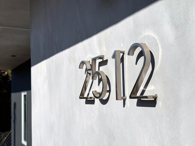 Foto del edificio - 2512 Silver Lake Blvd