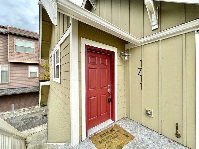 Building Photo - Great TownHome For Rent