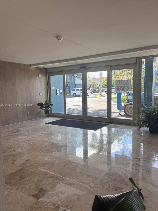 Foto del edificio - 16558 NE 26th Ave