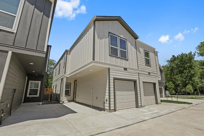 Building Photo - 13515 Axel Ln