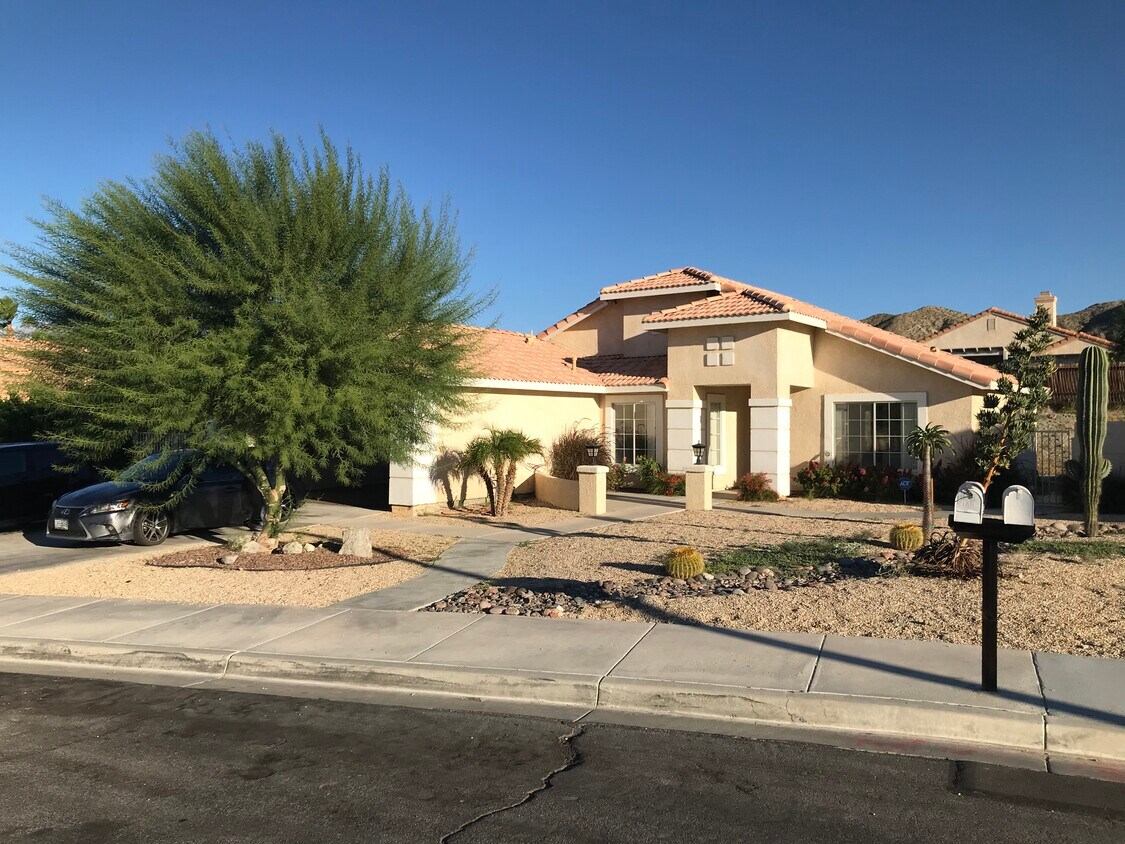 Primary Photo - 65952 Ave Ladera