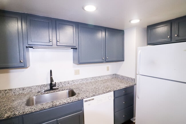 Building Photo - 2665 Bellevue Ave