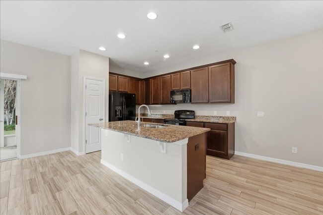 Foto del edificio - 714 Marotta Loop