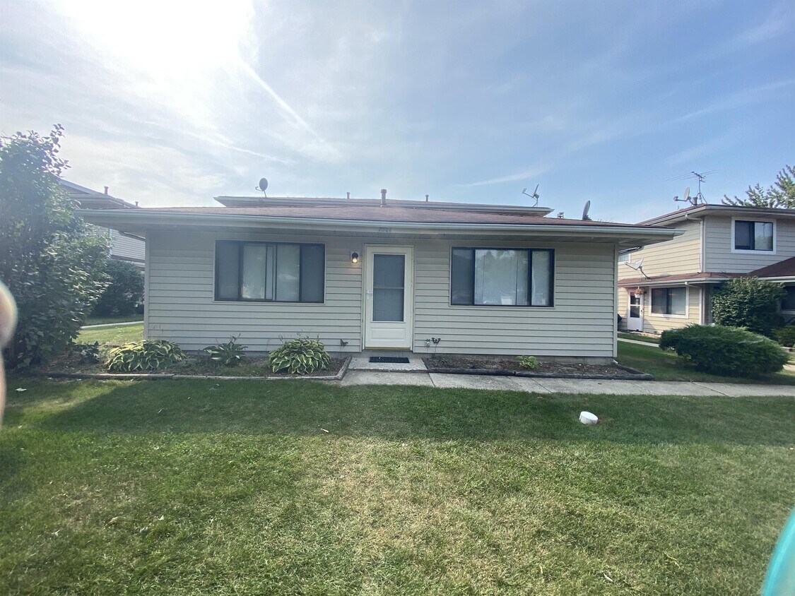 7003 Fillmore Dr, Merrillville, IN 46410 Townhome Rentals in